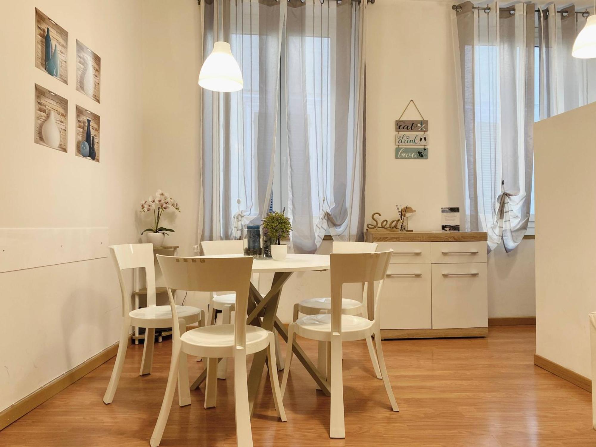 Mazzini 12 Very Central Apartment With Private Garage, Air Conditioning, Wifi, Just 50 Meters From The Beach Rapallo Eksteriør bilde
